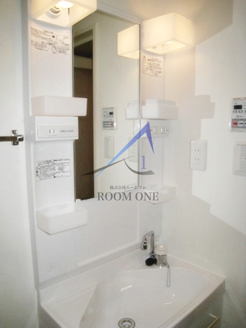 スカイコート蒲田EASTの洗面所|独立洗面台です。