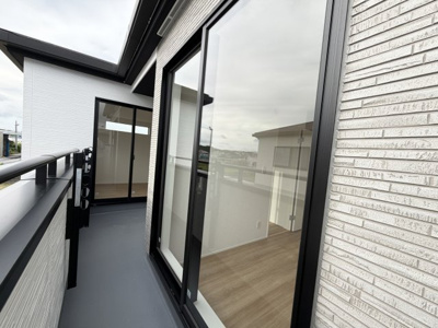 【バルコニー】 | うるま市与那城屋慶名2期（全6棟）3号棟 | 3号棟　バルコニー♪