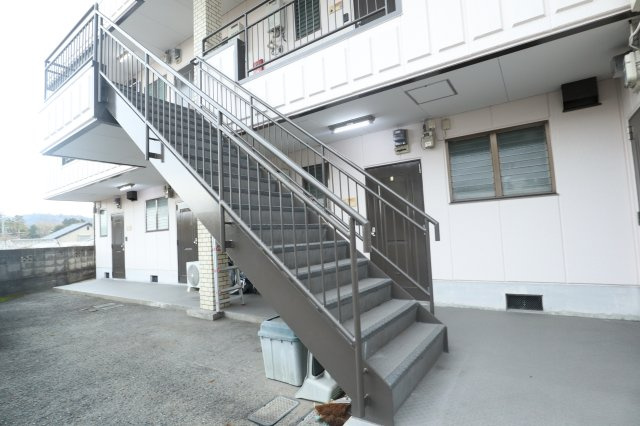 メゾンドフルール生駒壱番館のエントランス