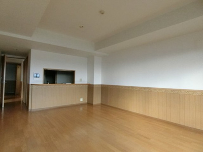 【居間・リビング】 | ロイヤルエイトコート２