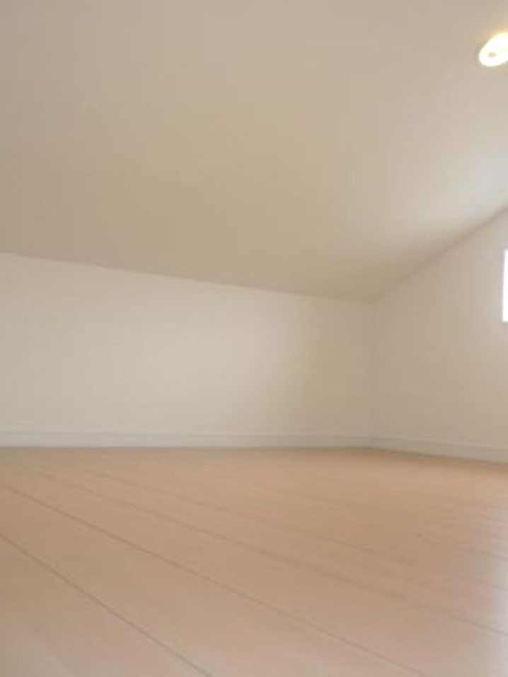 バーミープレイス西落合の寝室|寝室にも使える広々ロフト★窓もついてます★（同一仕様写真）