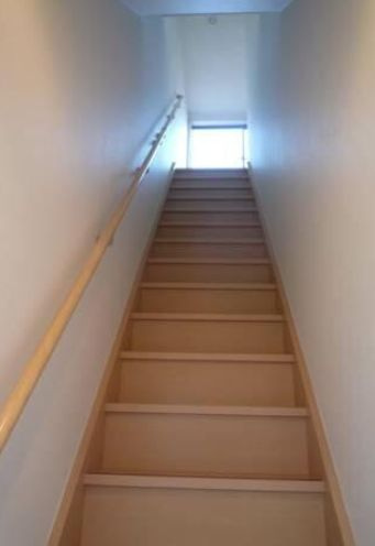 バーミープレイス西落合の玄関|玄関から見た階段☆