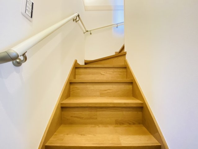 瑞穂市 別府（穂積駅） 2階建の内装|階段