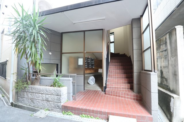 ホリディビルのエントランス