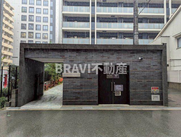 ブル フォルトゥーナ扇町 BRAVI不動産のエントランス