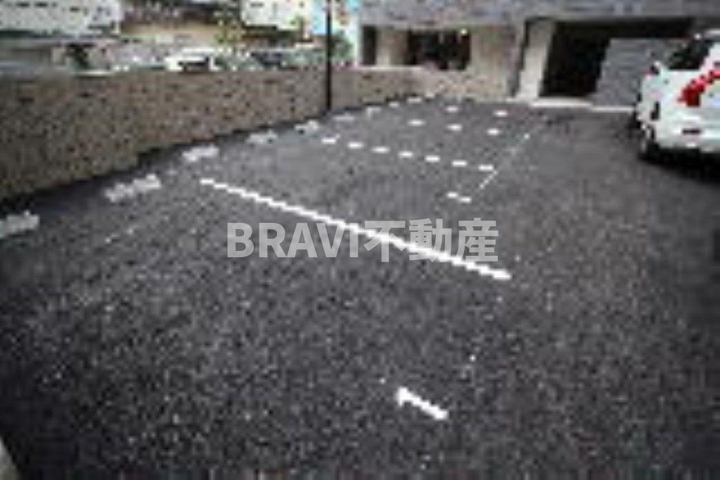 ブル フォルトゥーナ扇町 BRAVI不動産の駐車場