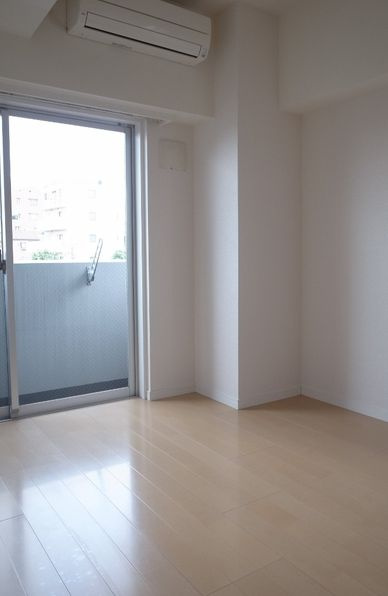 スパシエトラッド中野野方の寝室|フローリングでお掃除もラクラク♪