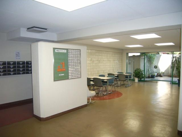 歌敷山ダイヤハイツのエントランス