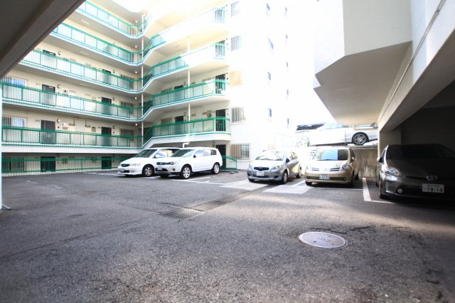 歌敷山ダイヤハイツの駐車場
