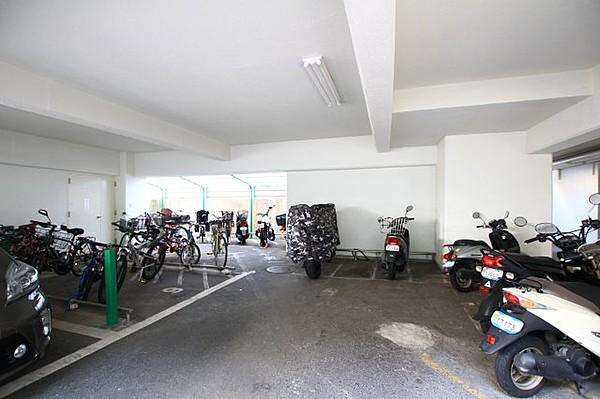 歌敷山ダイヤハイツの駐車場