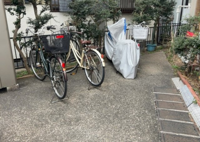 【駐輪場】 | スカイハイツ横山 | マンションの駐輪場は、事前に空きがあるか確認を取ると安心です。せっかく入居したのに駐輪スペースがない！なんてことになったら大変ですよね。そこで、内見時や購入前にはまず事前に確認しておくと良いでしょう。