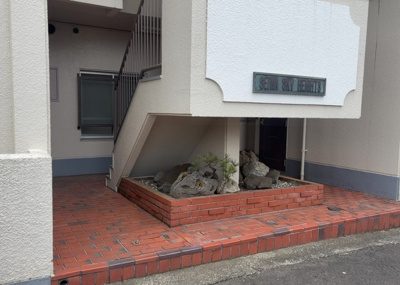 【その他共用部分】 | スカイハイツ横山 | 共有部分は、住民なら誰もが使える設備のこと。例えば駐車場やエレベーター、インターネット設備、セキュリティ設備などがあります。他にも、マンションの廊下・外部階段やエントランス・ゴミ置き場などがあります。