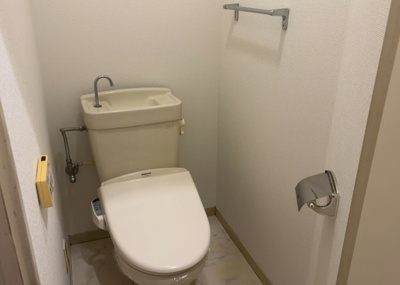 【トイレ】 | スカイハイツ横山 | トイレは大きさや形、機能、抗菌性などが異なる多種多彩なタイプが各メーカーから出ています。それぞれに良さがあるため、事前にどういったタイプのトイレがいいのかをご家庭内で決めて、内見に行くといいでしょう。