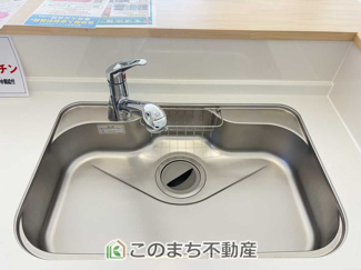 【キッチン】 | CRADLEGARDEN壬生町幸町第6　1号棟 | 同社施工物件の写真です。※建具やフローリング、その他仕様が違う場合がございます。