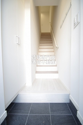 【玄関】 | DHCR淵野辺 | 落ち着いた玄関