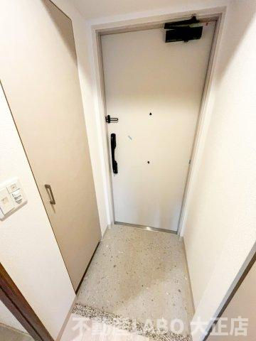 エステムコート難波WEST-SIDEIXレデントの玄関