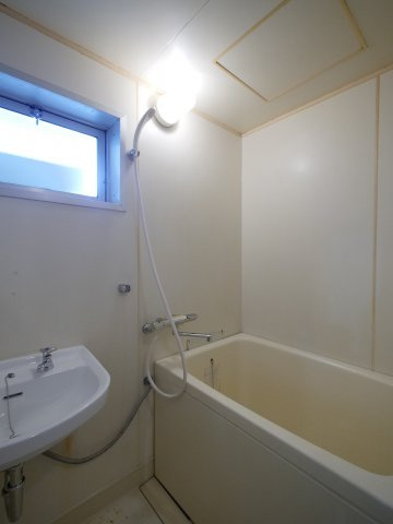 グリーンハイツ福富B棟の浴室|※写真は別の部屋のものです。