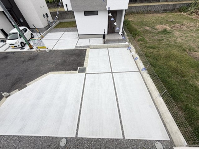 【駐車場】 | うるま市与那城屋慶名2期（全6棟）2号棟 | 2号棟　並列駐車3台可♪