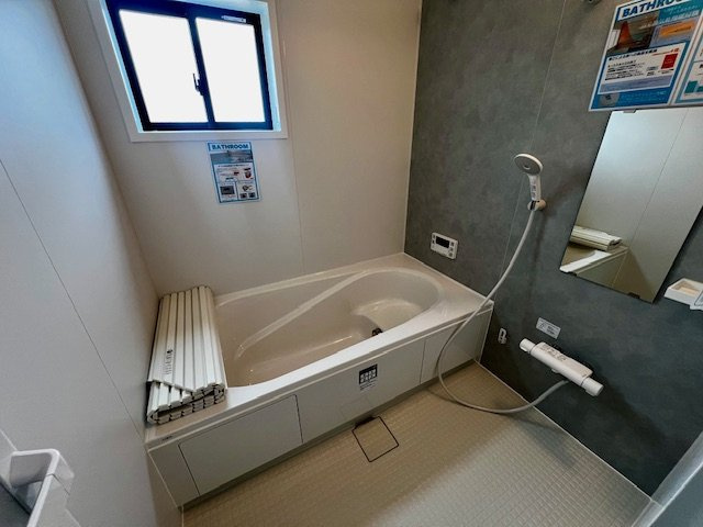 久留米市宮ノ陣町大社1期　1号棟の浴室|落ち着きのあるツートンの壁色です、快適なバスタイムを満喫できる仕様です。