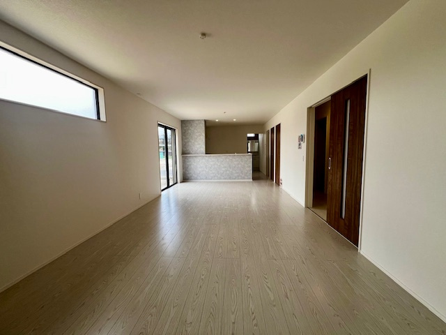 久留米市宮ノ陣町大社1期　1号棟の前面道路含む現地写真