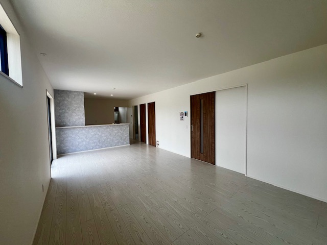 久留米市宮ノ陣町大社1期　1号棟の前面道路含む現地写真