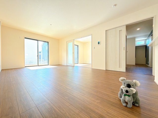 【居間・リビング】 | 前橋市富士見町時沢　新築住宅　 | ≪LDK≫
陽当りも良いリビング。
光が差し込む明るい空間はいつもの時間をより特別に…穏やかなひと時を一層充実した時間へ変えてくれます。