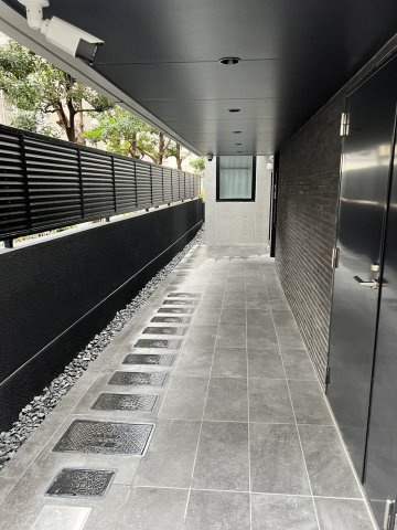 Fullea本郷のエントランス