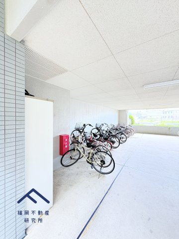 クローバーマンション空港東2の駐車場