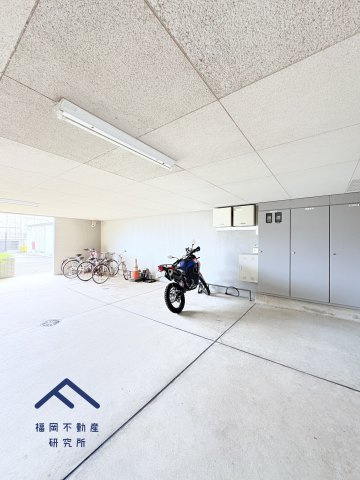 クローバーマンション空港東2の駐車場