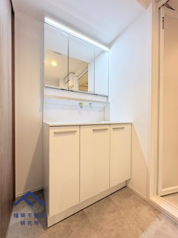 クローバーマンション空港東2の独立洗面台