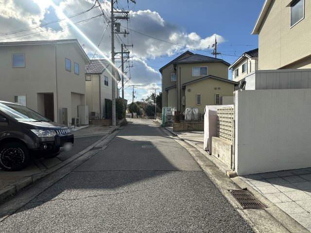 神戸市西区竜が岡５丁目戸建の前面道路含む現地写真
