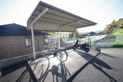 【その他共用部分】 | ラ・プラージュ | 敷地内駐輪場完備