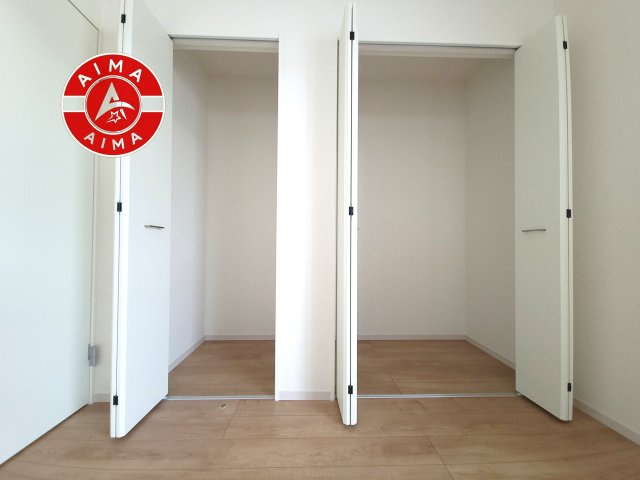福岡市南区皿山1丁目第1-1棟（1号棟）の収納|洋服や大きな荷物が多い方や人数の多いご家族などは、一般的なクローゼットよりもウォークインクローゼットのほうが使い勝手が良いです。