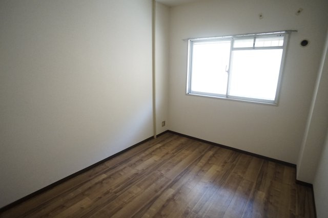 フローラル生駒の洋室