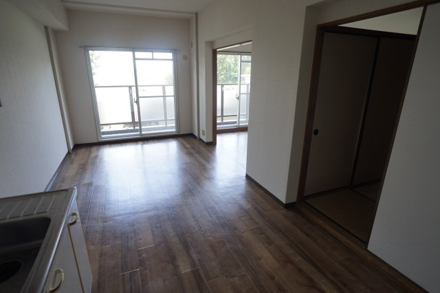 フローラル生駒の居間・リビング