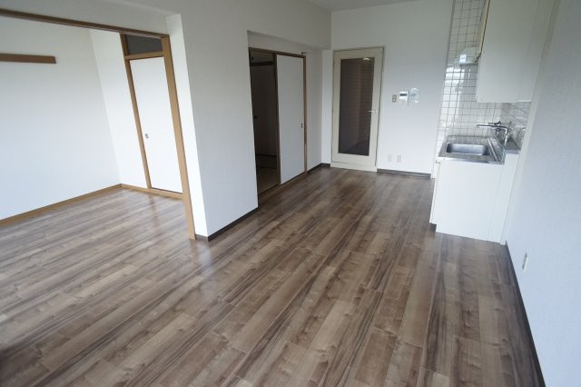 フローラル生駒の居間・リビング