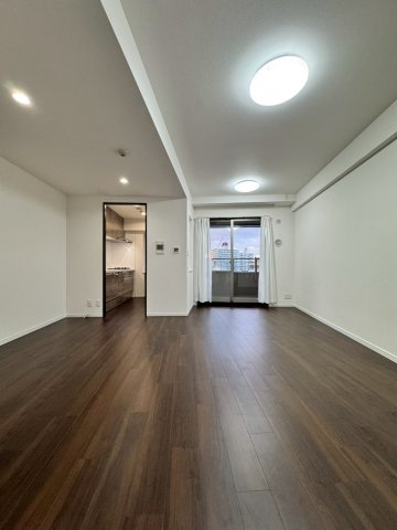 ディークラディア鶴見アクロスタワーの居間・リビング|約14.7帖のリビング。
2025年8月室内リフォーム済みです。