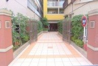 ライジングプレイス浅草弐番館のエントランス