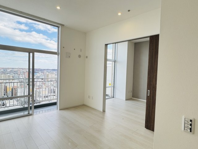 ビュータワー八王子の内装|～LDKと繋がる引戸をフルオープンにすれば、より開放的な空間に～