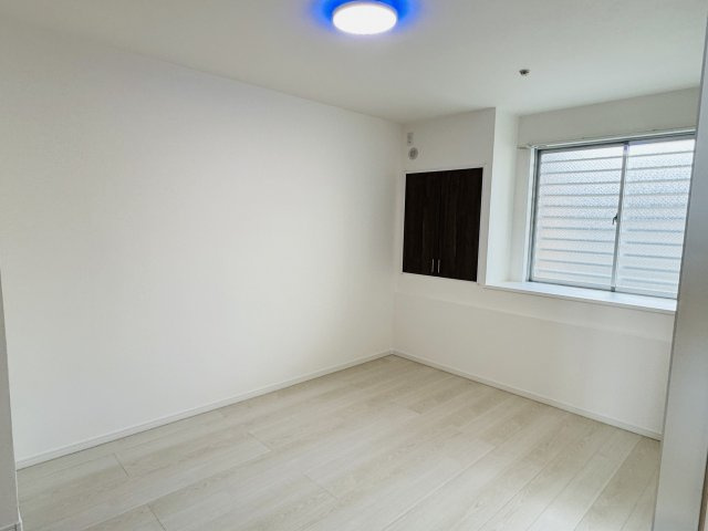 ビュータワー八王子の子供部屋|～5.4帖の洋室です～