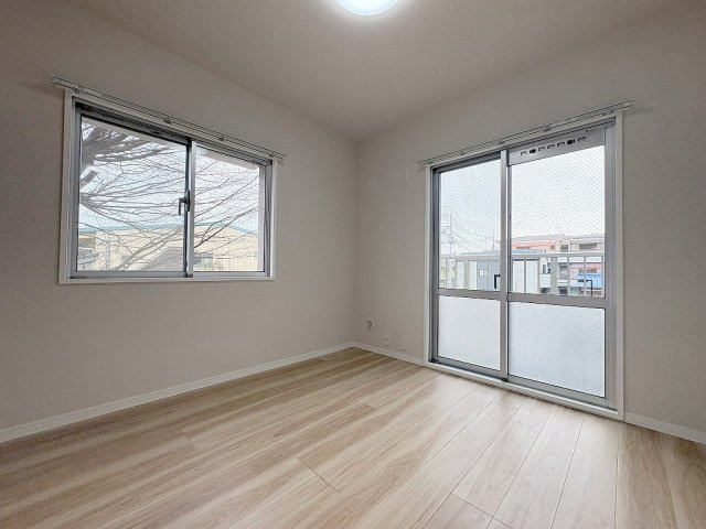 藤和シティシティコープ三郷の洋室|2面採光の明るい洋室4.6帖・子供部屋としていかがでしょう
