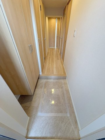 藤和シティシティコープ三郷の玄関|玄関から見た室内写真です
