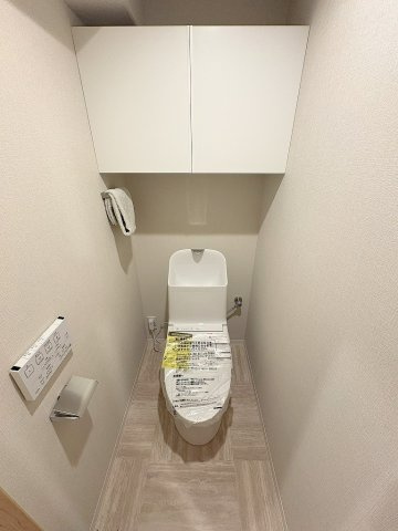 藤和シティシティコープ三郷のトイレ|トイレ上部には収納が付いています