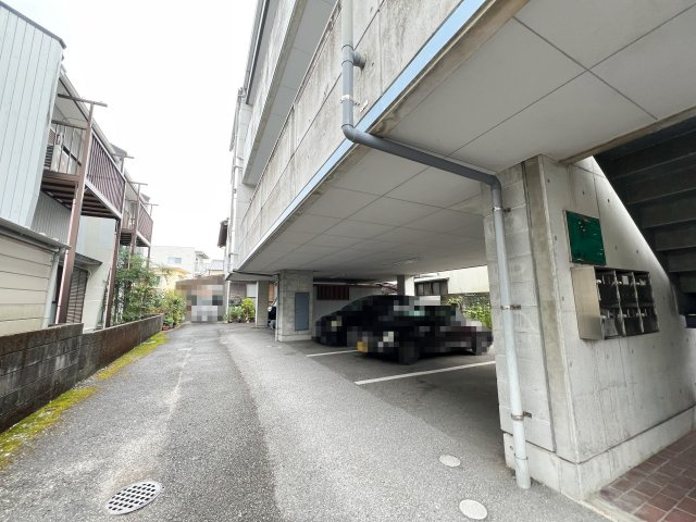 コーポ サン マーシィの駐車場