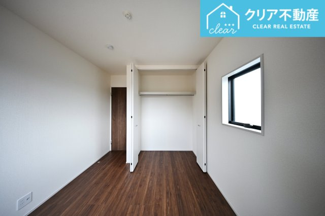 【洋室】 | 館林第3西高根町　リーブルガーデン　全2棟 | 広々としたクローゼットでお部屋はいつでもスッキリクリアに！