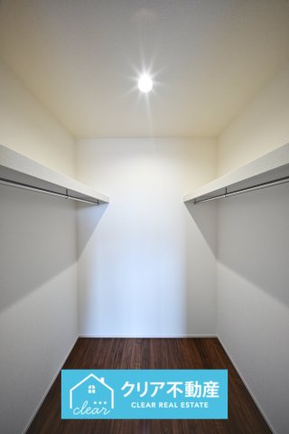 【収納】 | 館林第3西高根町　リーブルガーデン　全2棟 | 憧れのウォークインクローゼットでお洋服もたっぷり収納！