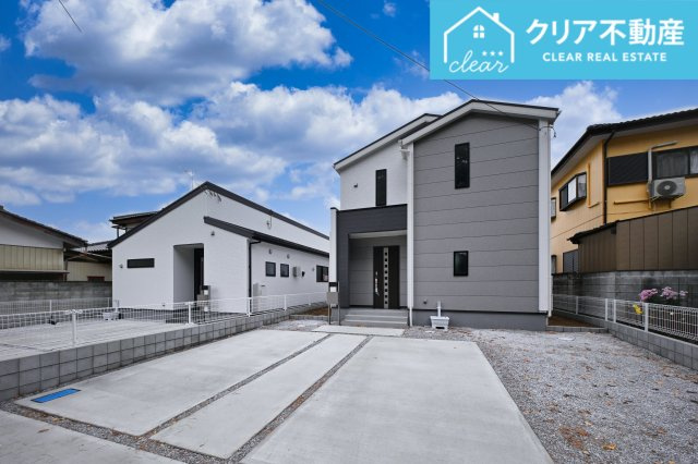 【駐車場】 | 館林第3西高根町　リーブルガーデン　全2棟 | 並列３台駐車可能なゆとりのカースペース！