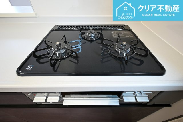 【設備】 | 館林第3西高根町　リーブルガーデン　全2棟 | 三口コンロで家事効率アップ！