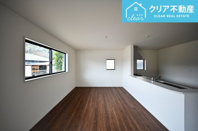 【居間・リビング】 | 館林第3西高根町　リーブルガーデン　全2棟 | 家族揃っての食事が楽しくなる広々としたダイニング♪