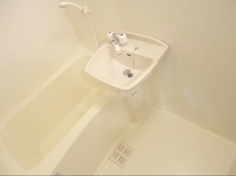 Twin　core WESTの浴室